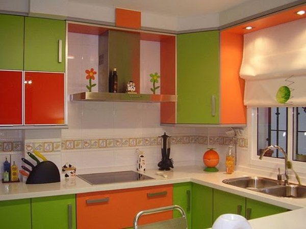оранжево зеленая кухня