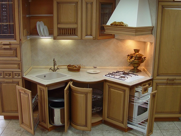 дизайн кухни со встроенным холодильником