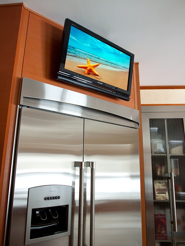 куда на кухне поставить телевизор