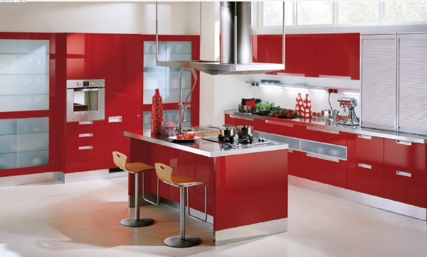 Красный на кухне1