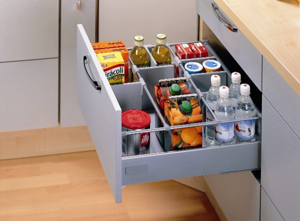 Выдвижной кухонный ящик с перегородками - разделителями